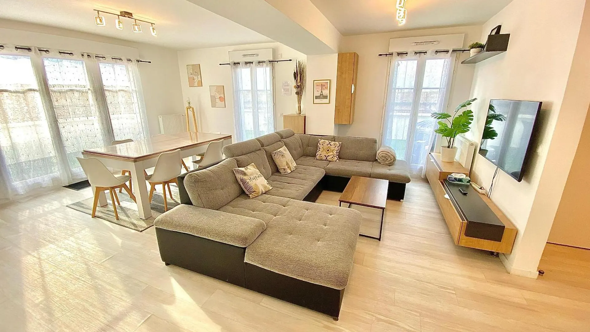 Le Prestige Terrasse-Cocon Familial Cosy, Billard & Jacuzzi Avec Vue Sur Paris Apartment Le Blanc-Mesnil