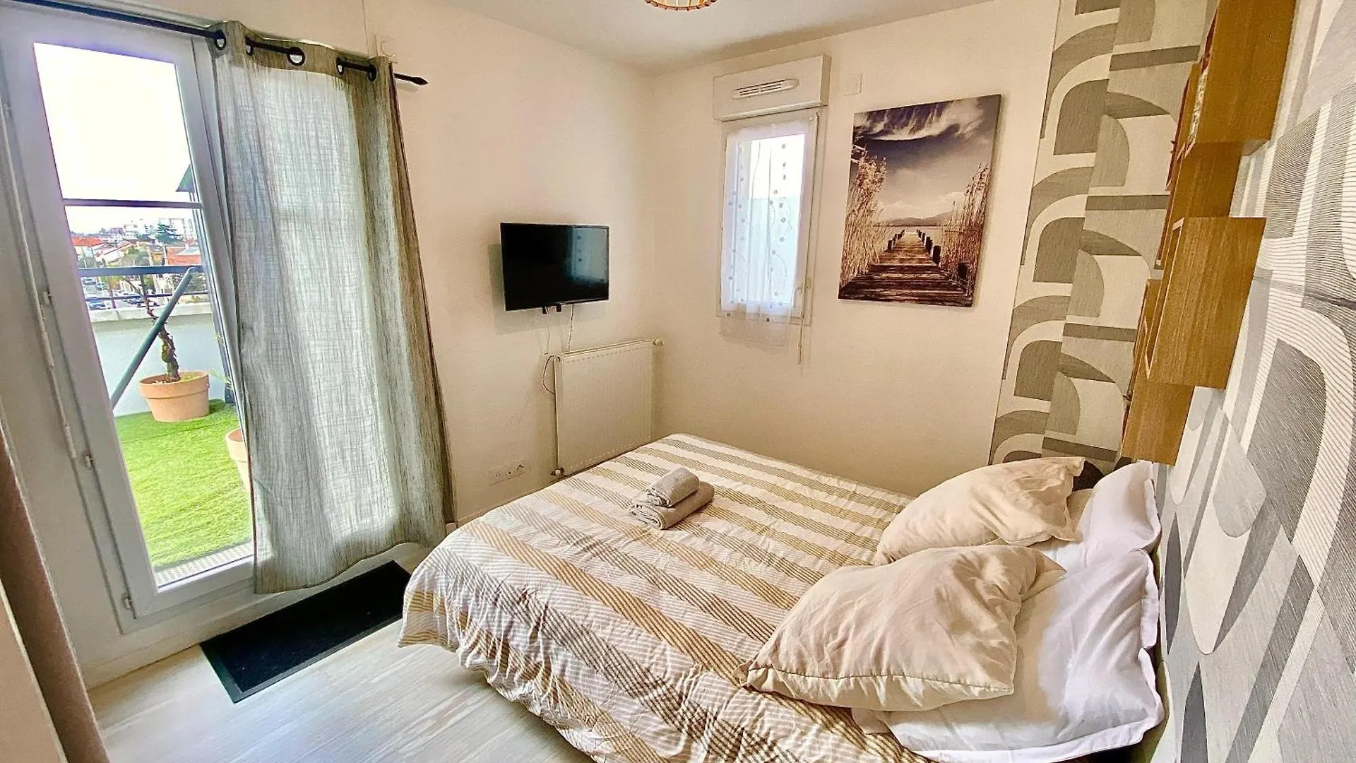 Le Prestige Terrasse-Cocon Familial Cosy, Billard & Jacuzzi Avec Vue Sur Paris Apartment Le Blanc-Mesnil France