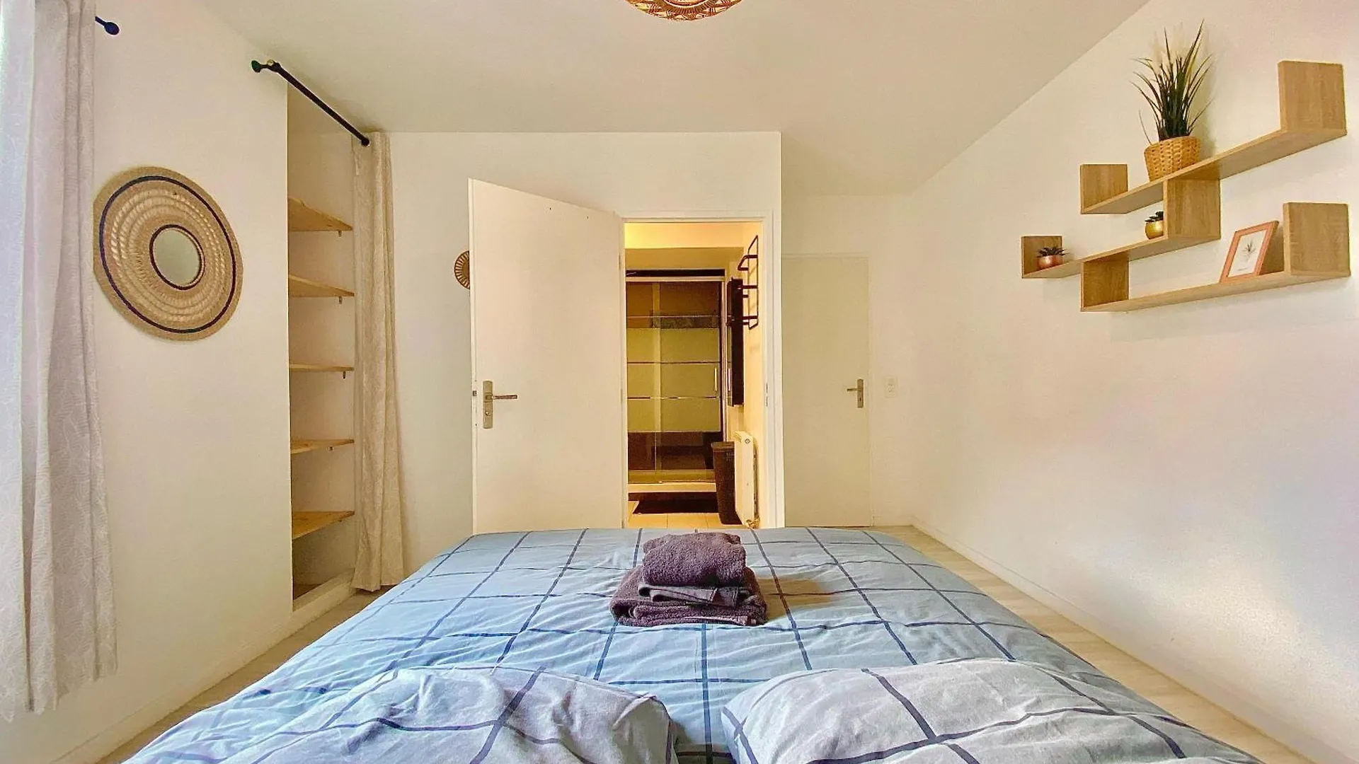 Le Prestige Terrasse-Cocon Familial Cosy, Billard & Jacuzzi Avec Vue Sur Paris Apartment Le Blanc-Mesnil 0*,  France