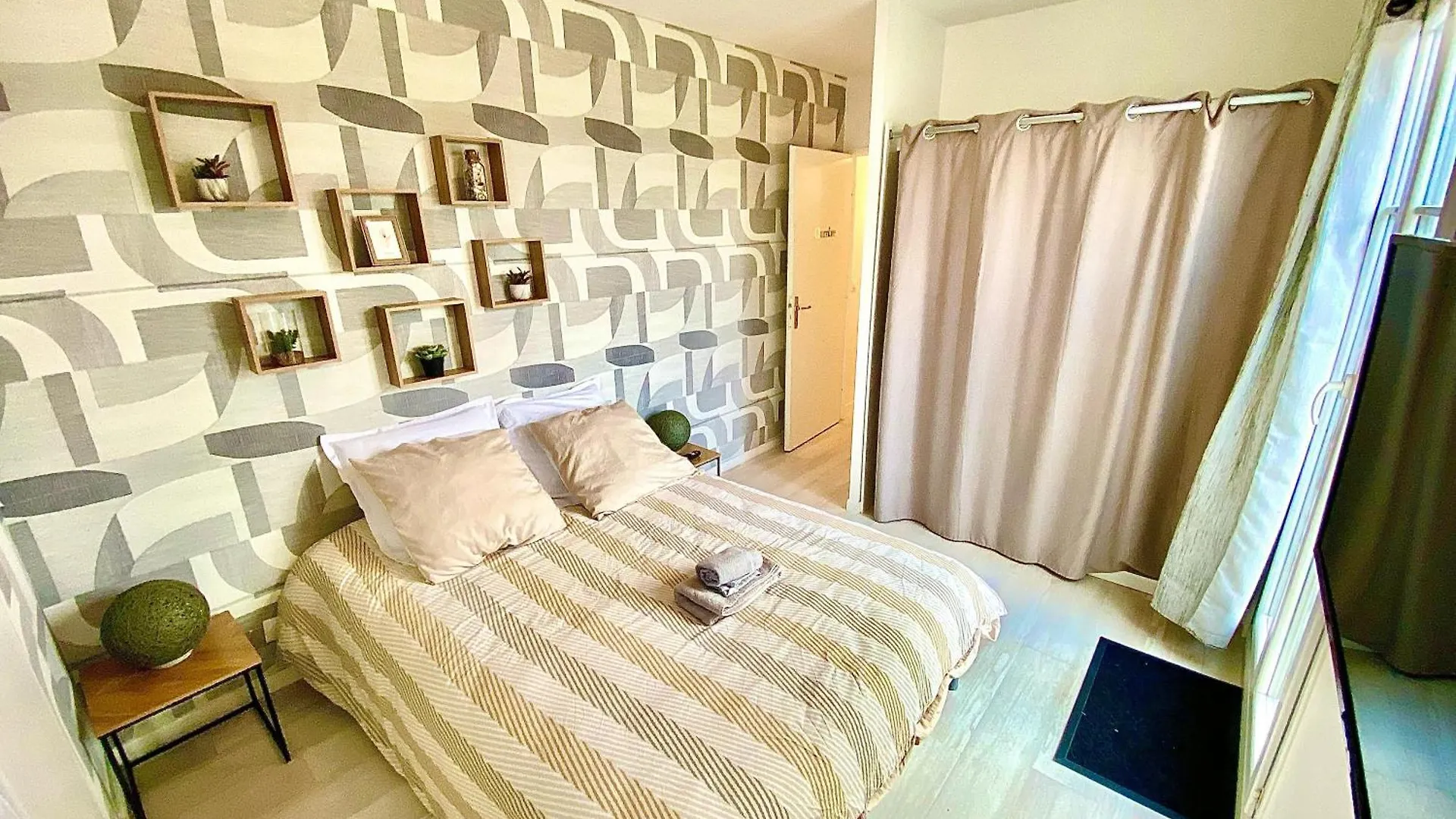 Le Prestige Terrasse-Cocon Familial Cosy, Billard & Jacuzzi Avec Vue Sur Paris Apartment Le Blanc-Mesnil