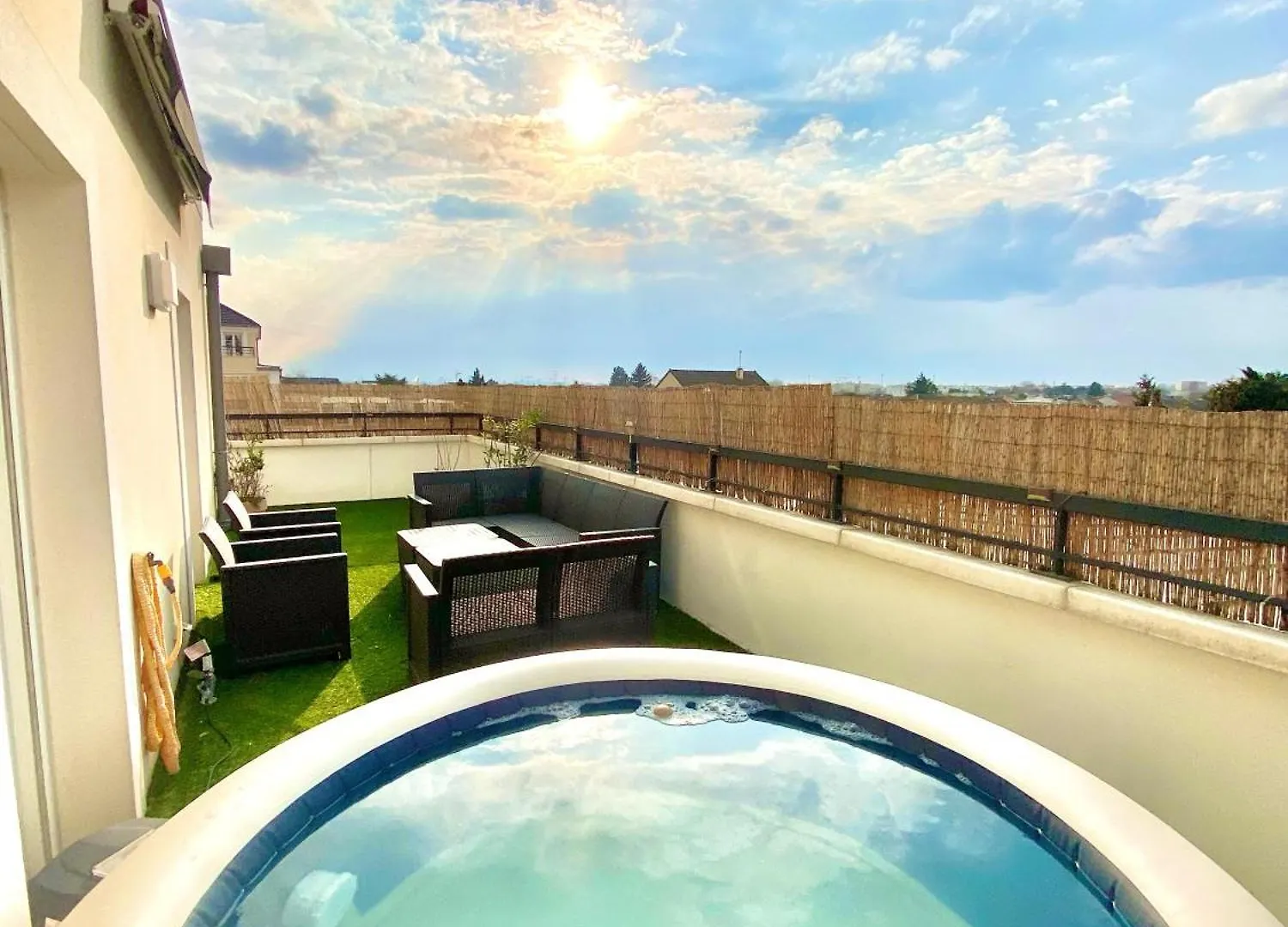 Le Prestige Terrasse-Cocon Familial Cosy, Billard & Jacuzzi Avec Vue Sur Paris Apartment Le Blanc-Mesnil