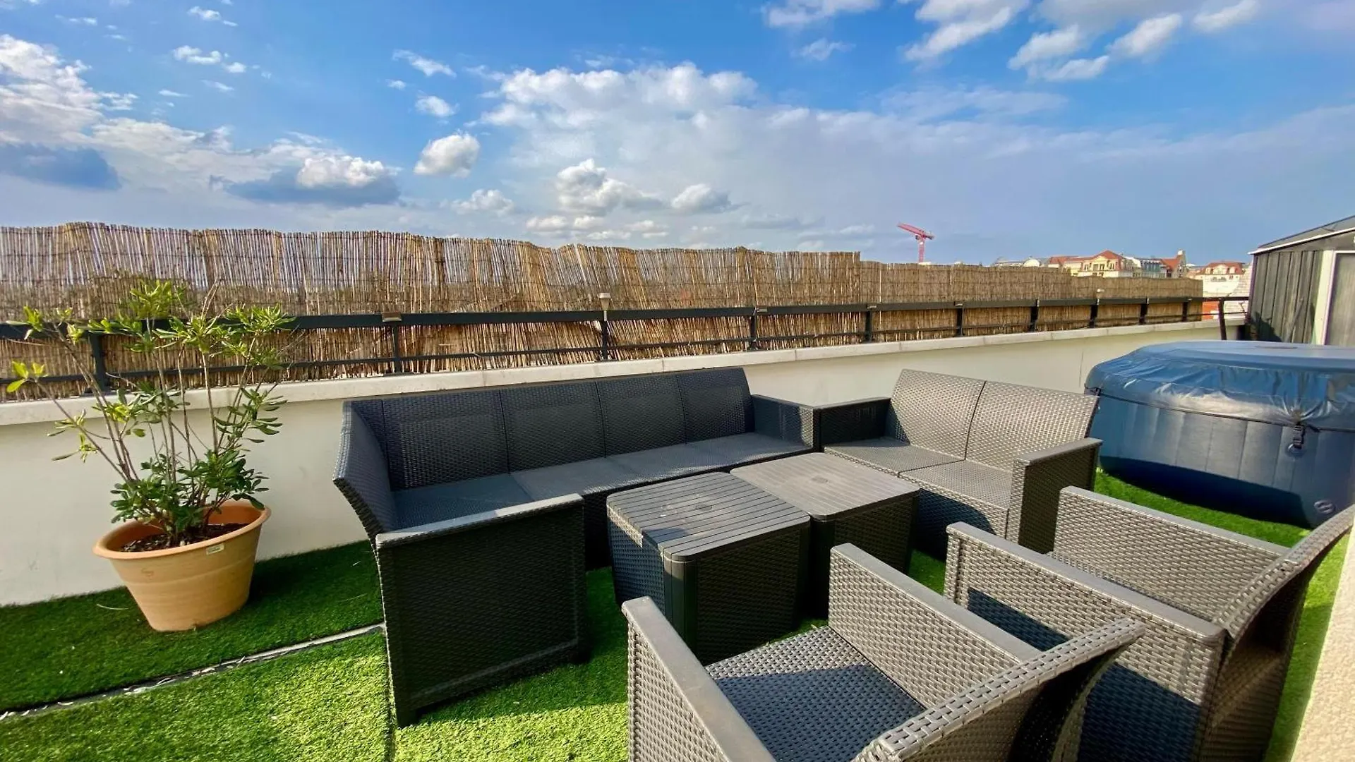 Le Prestige Terrasse-Cocon Familial Cosy, Billard & Jacuzzi Avec Vue Sur Paris Apartment Le Blanc-Mesnil