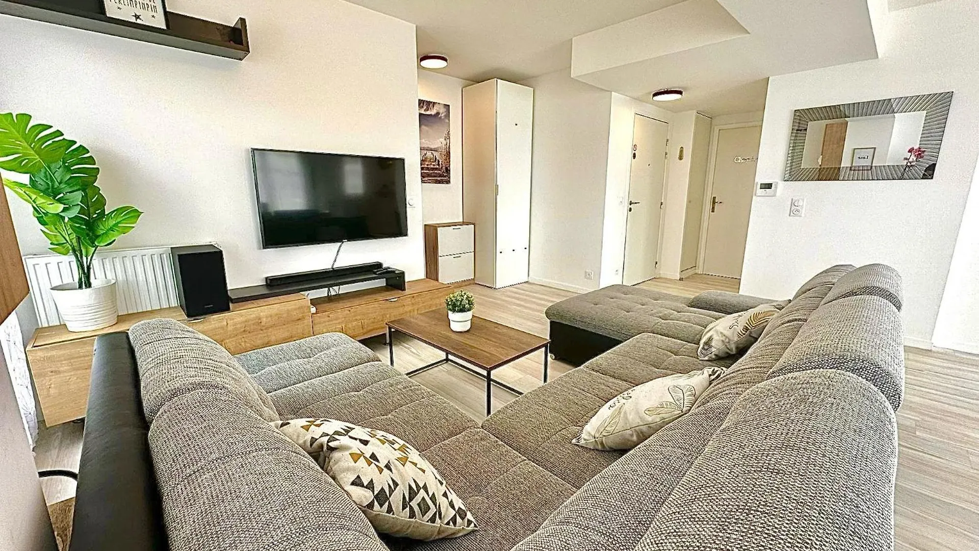 Le Prestige Terrasse-Cocon Familial Cosy, Billard & Jacuzzi Avec Vue Sur Paris Apartment Le Blanc-Mesnil