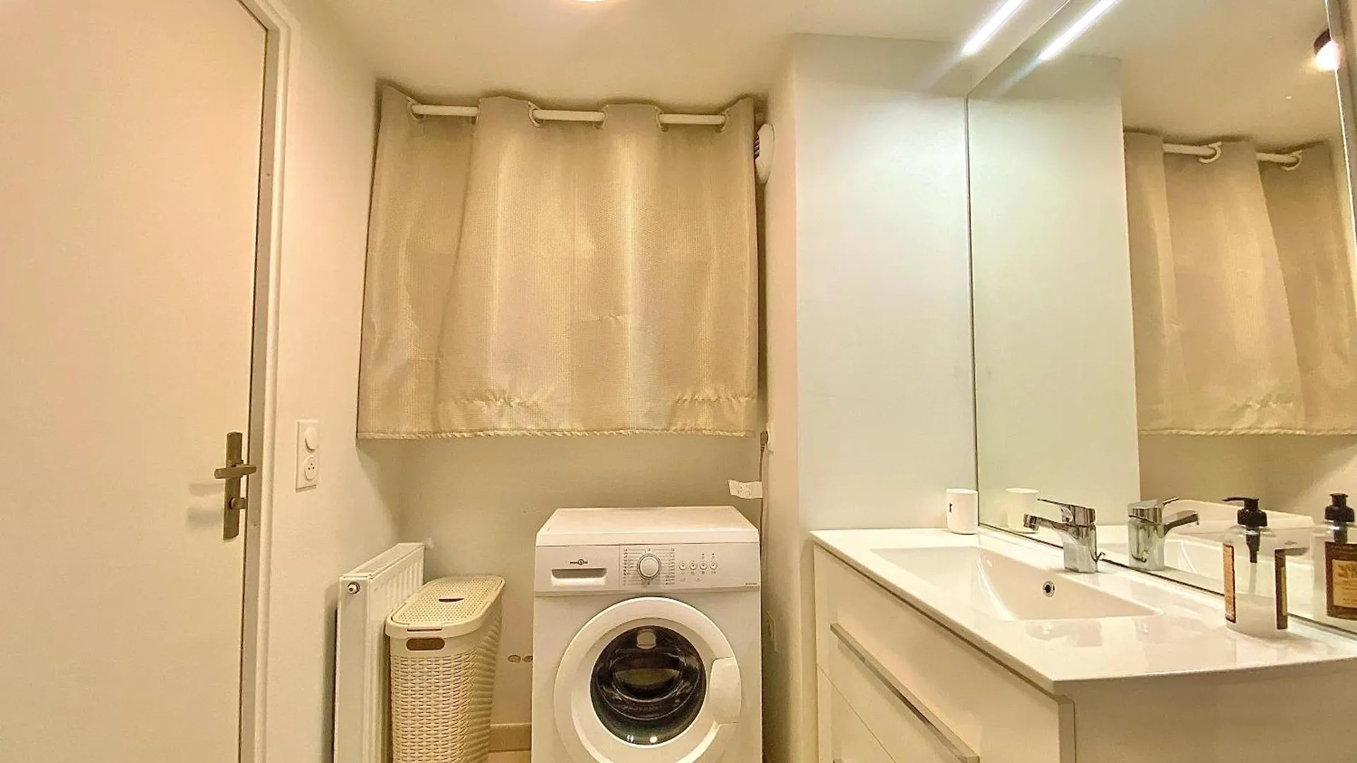 Le Prestige Terrasse-Cocon Familial Cosy, Billard & Jacuzzi Avec Vue Sur Paris Apartment Le Blanc-Mesnil