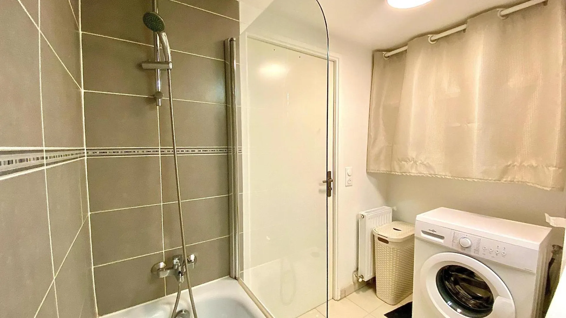 Le Prestige Terrasse-Cocon Familial Cosy, Billard & Jacuzzi Avec Vue Sur Paris Apartment Le Blanc-Mesnil 0*,