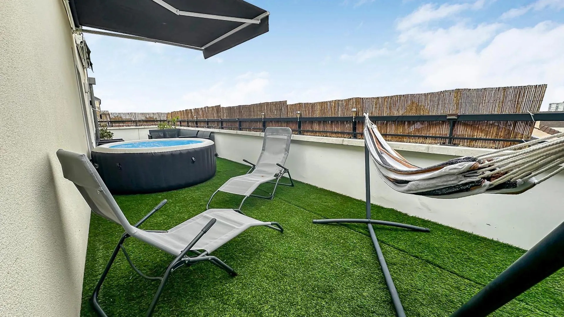Apartmán Le Prestige Terrasse-Cocon Familial Cosy, Billard & Jacuzzi Avec Vue Sur Paris Le Blanc-Mesnil